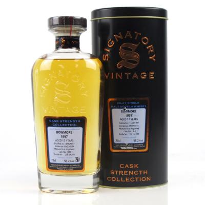 Bowmore 1997 Signatory Vintage 17 Year Old / Cask Strength Bowmore 1997 Signatory Vintage 17 Year Old / Cask Strength